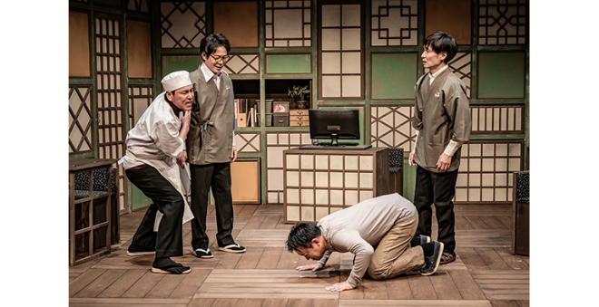 『御菓子司 亀屋権太楼』(2024年)舞台写真　撮影：井上嘉和
