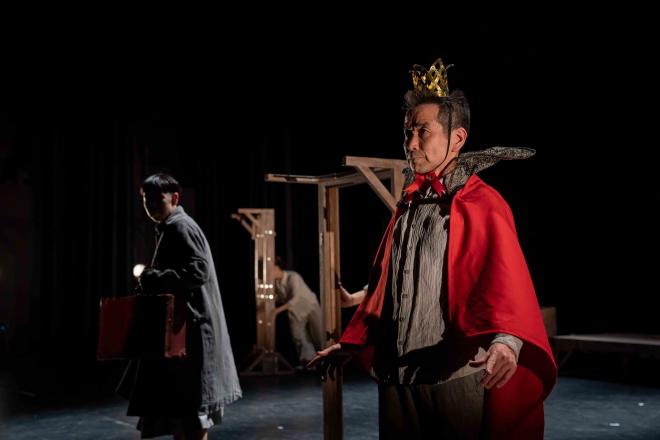 『はだかの王様』初演（高知県立美術館 2021）撮影：釣井泰輔